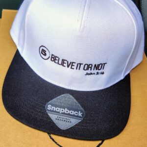 Cap snapback wit met zwart logo en tekst John 3:16