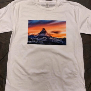 T-shirt wit Mountains Matt. 21:22