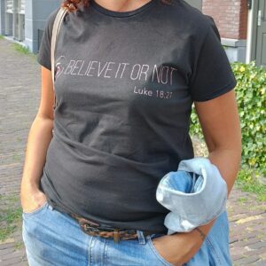 Ladies T-shirt zwart met rosegold print Luke 18:27